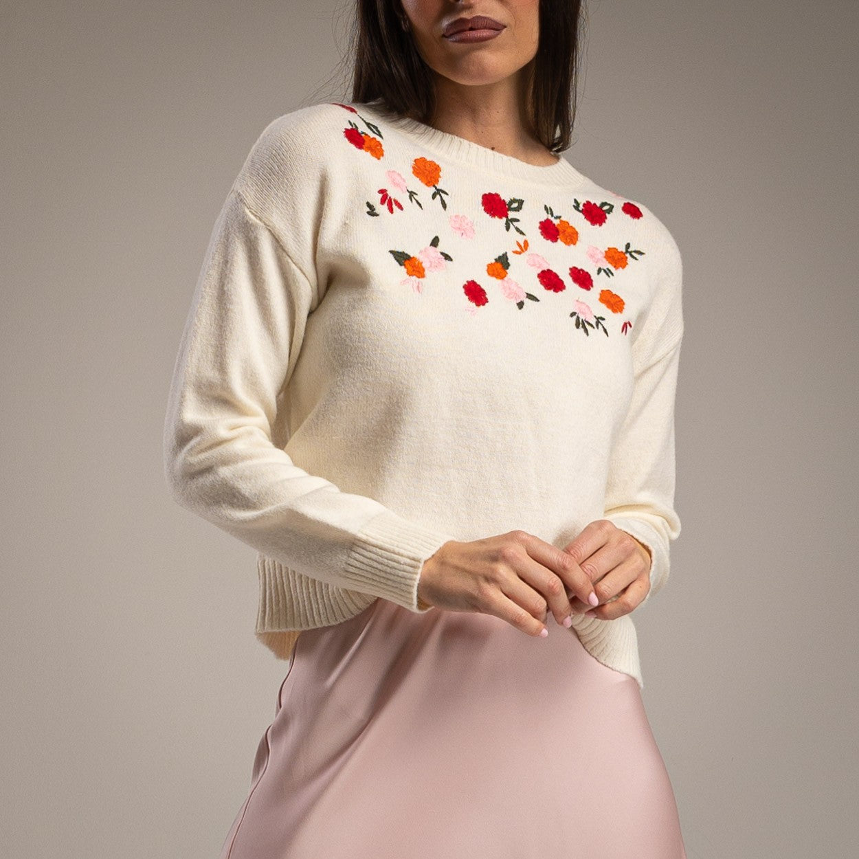 WHITE CREAM KNIT EMBROIDERED FLOWERS SWEATER