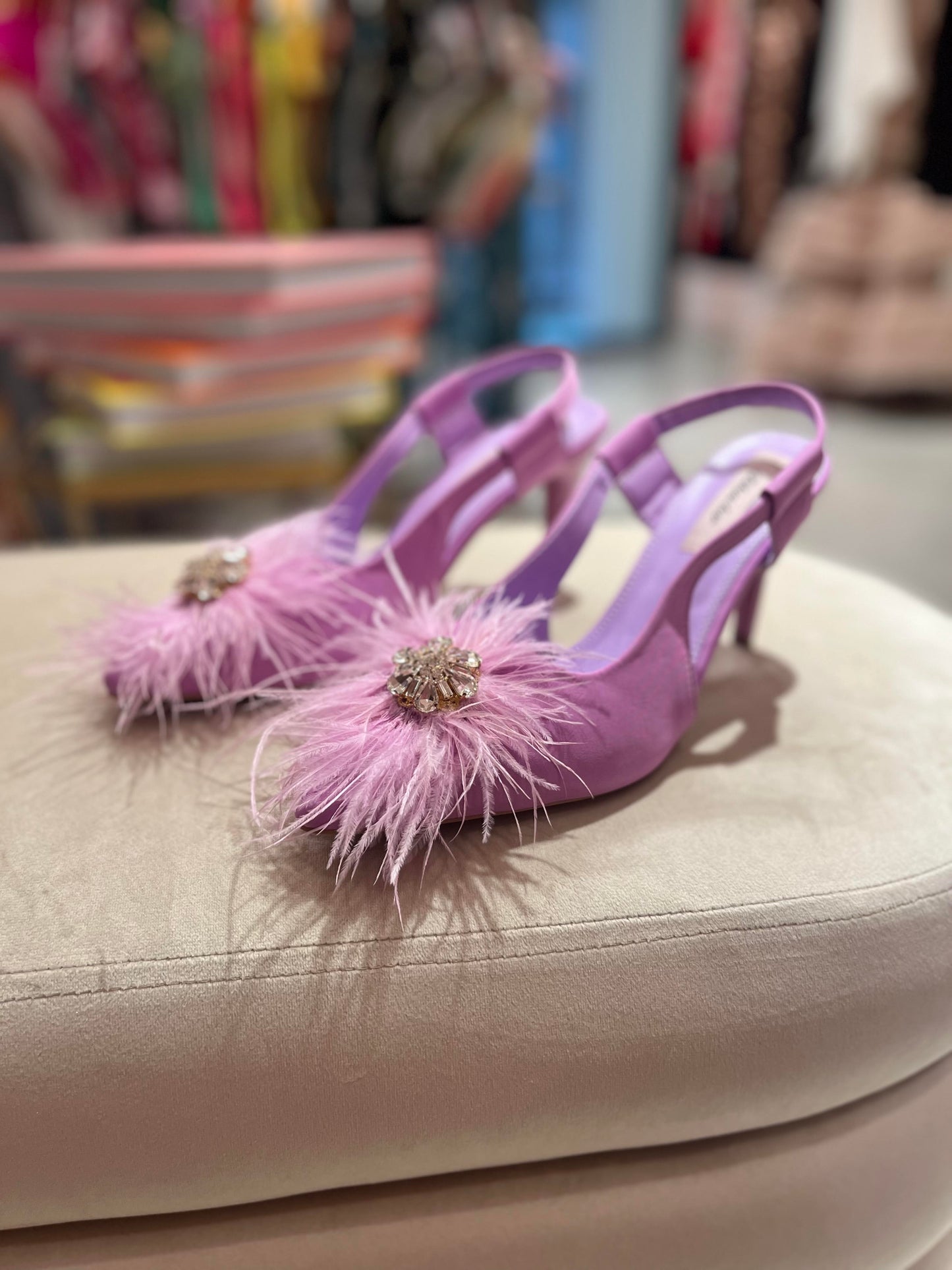 LILA FEATHER PUMP