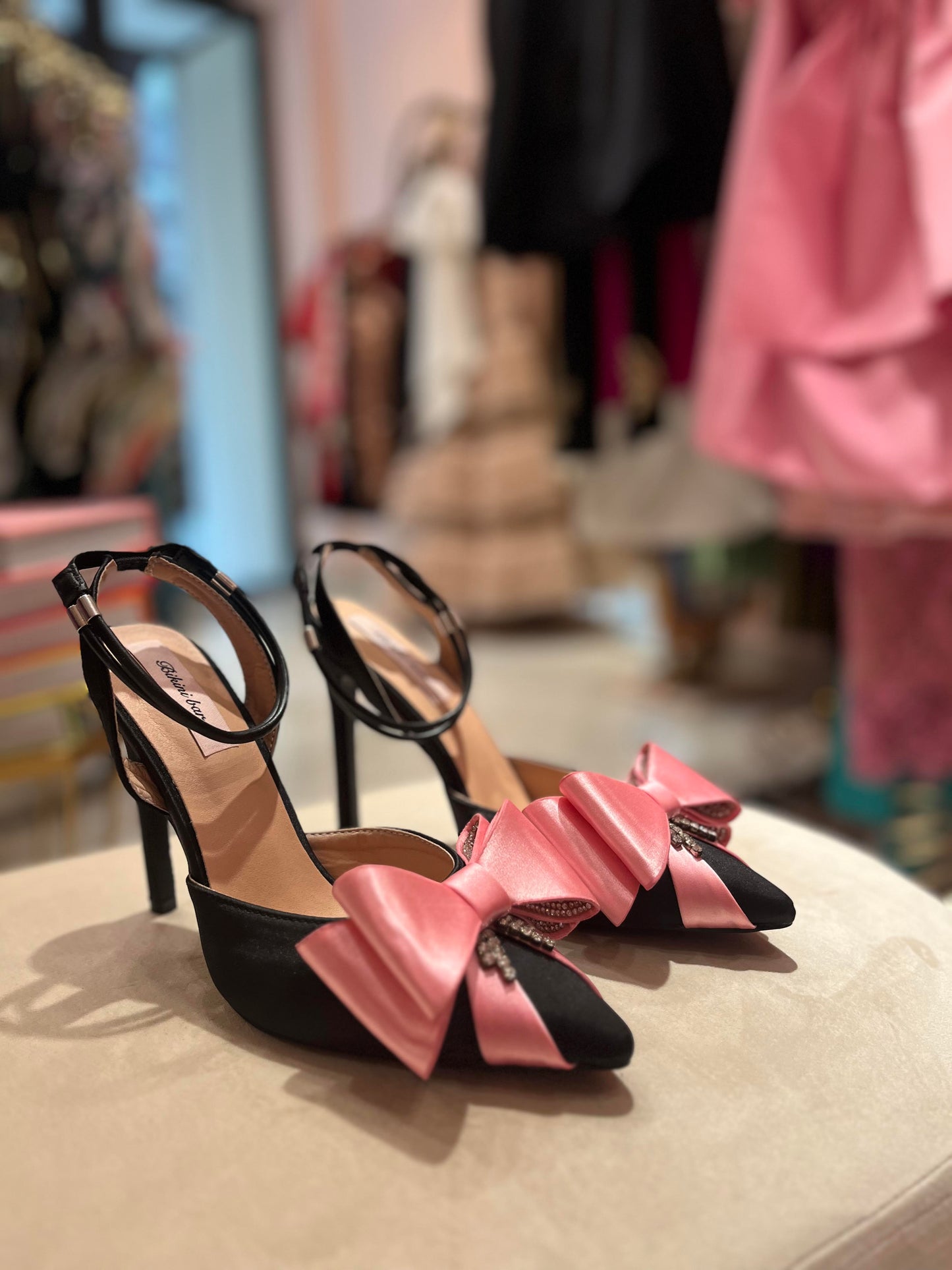 BLACK AND PINK BOW SATIN PUMP
