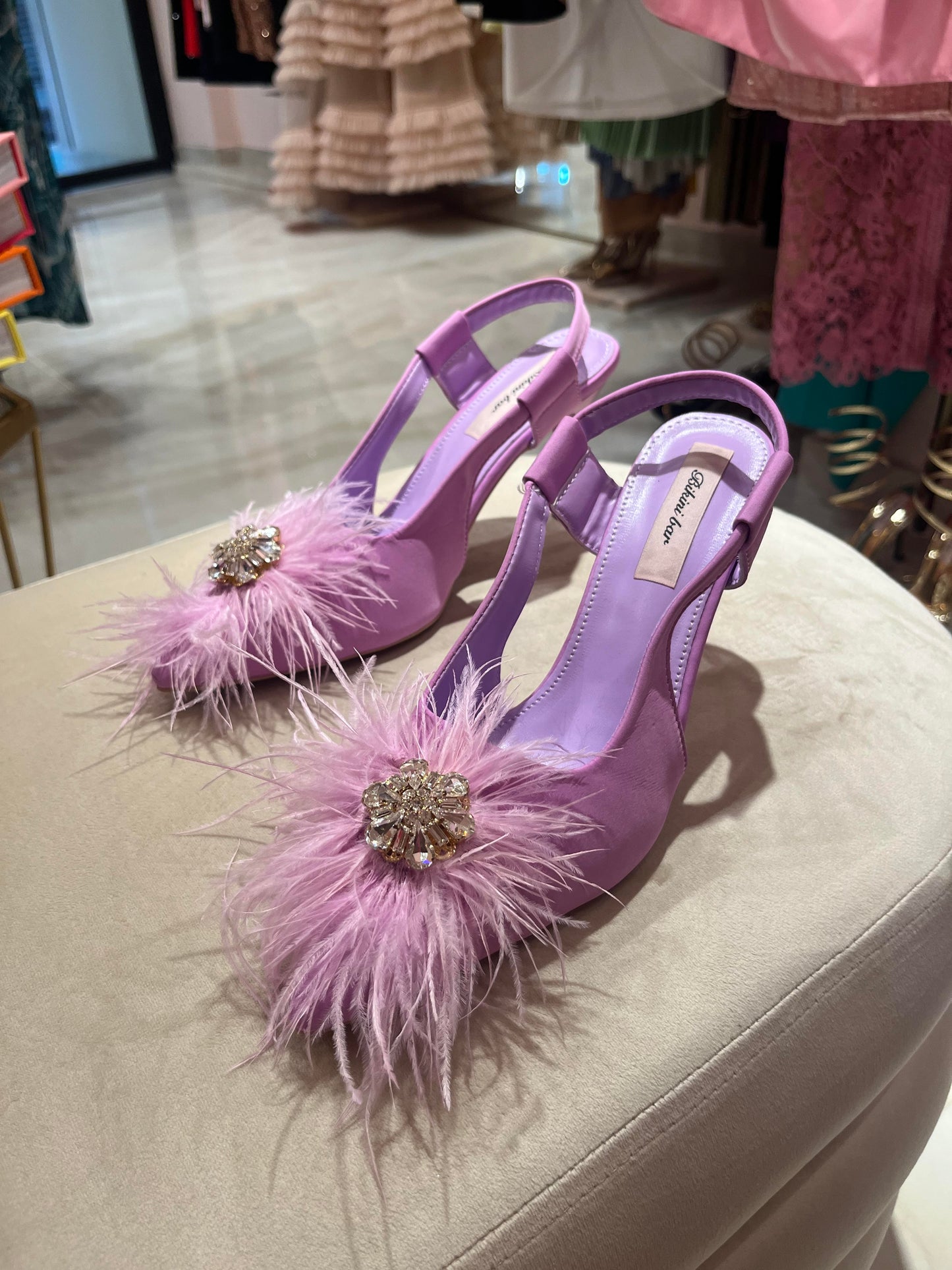LILA FEATHER PUMP