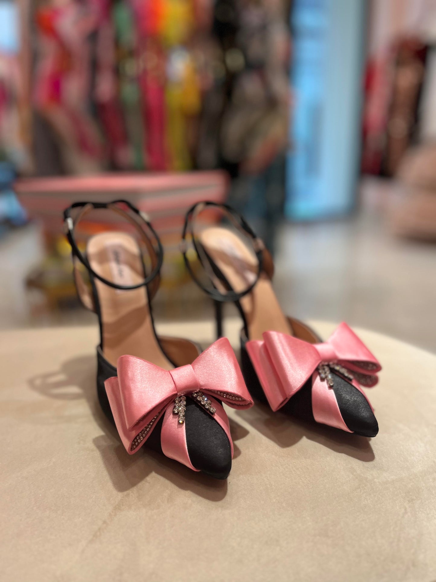 BLACK AND PINK BOW SATIN PUMP