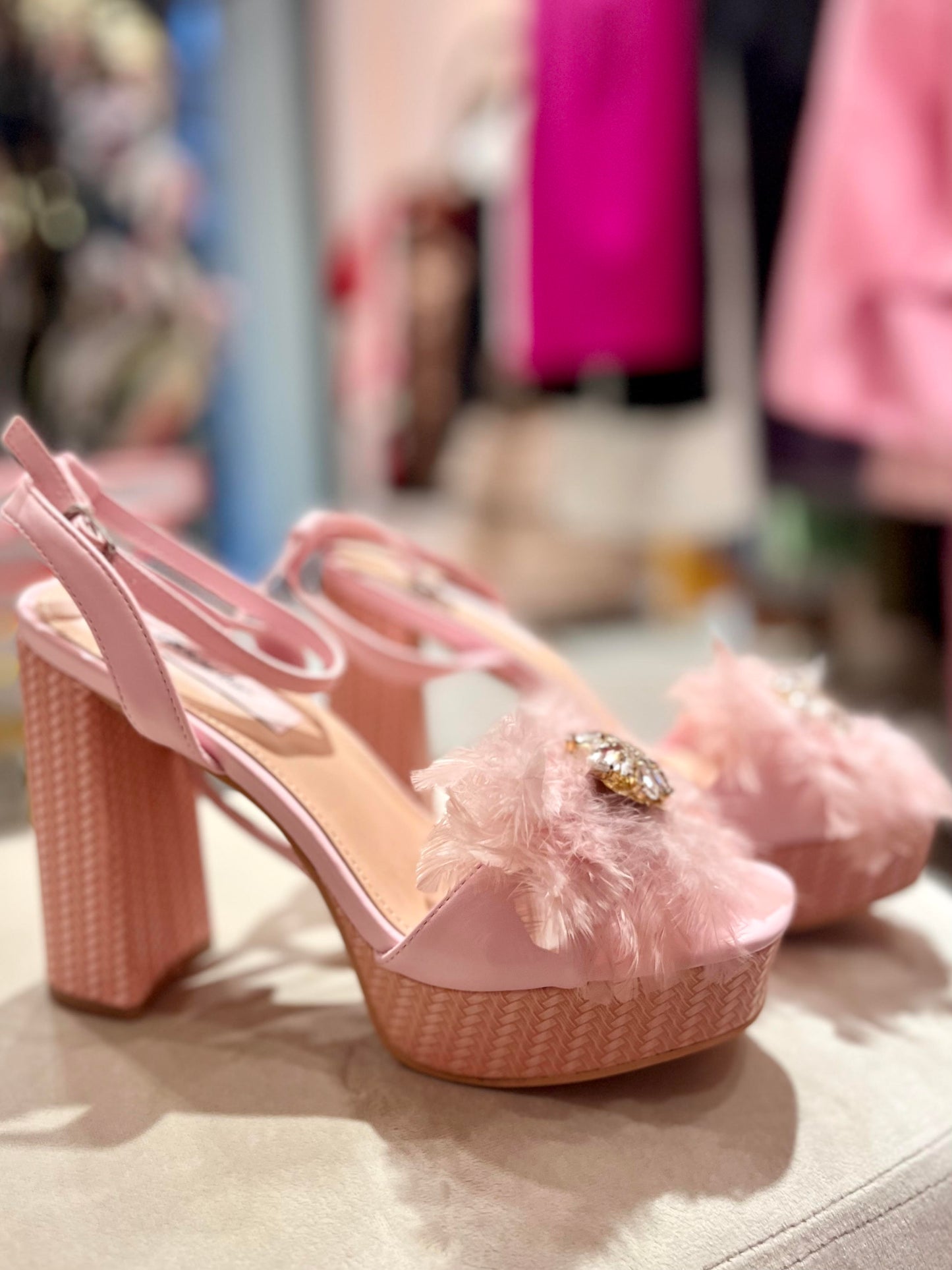 LIGHT PINK FEATHERS CRYSTAL PLAFORMS HEEL