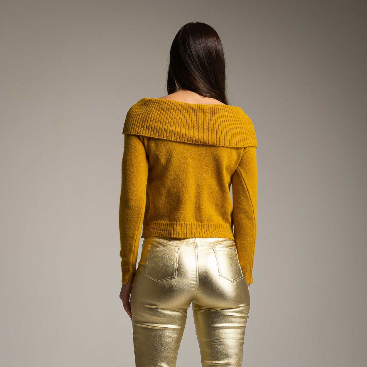 AMBER OVERLAP COLLAR KNIT SWEATER