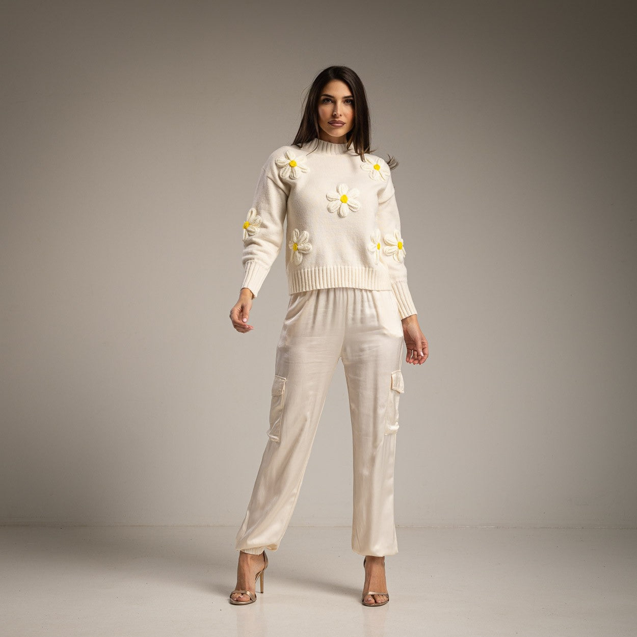 CROCHET MARGUERITE FLOWER KNIT SWEATER