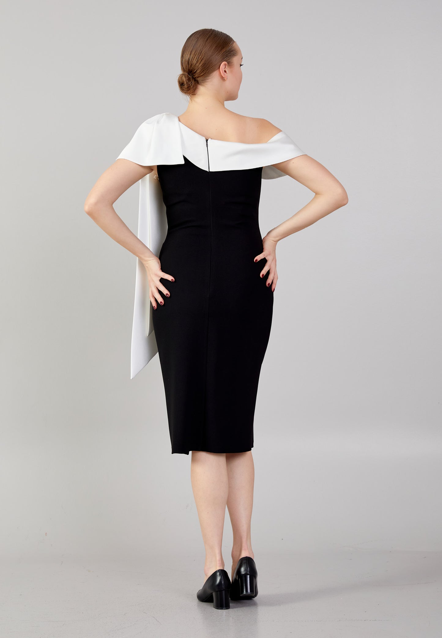 ELEGANT BLACK AND WHITE BOW MIDI DRESS