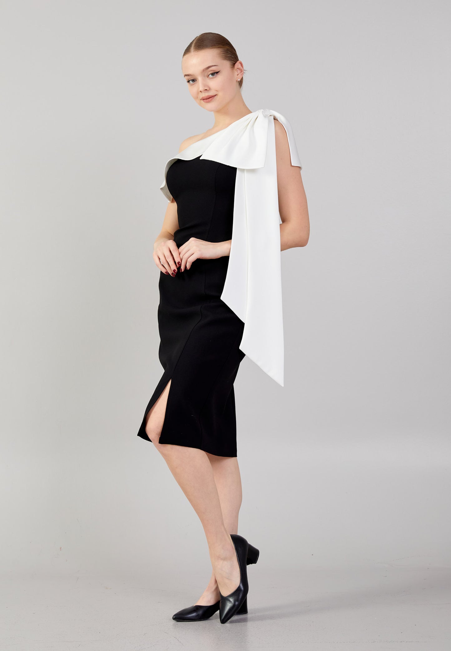 ELEGANT BLACK AND WHITE BOW MIDI DRESS