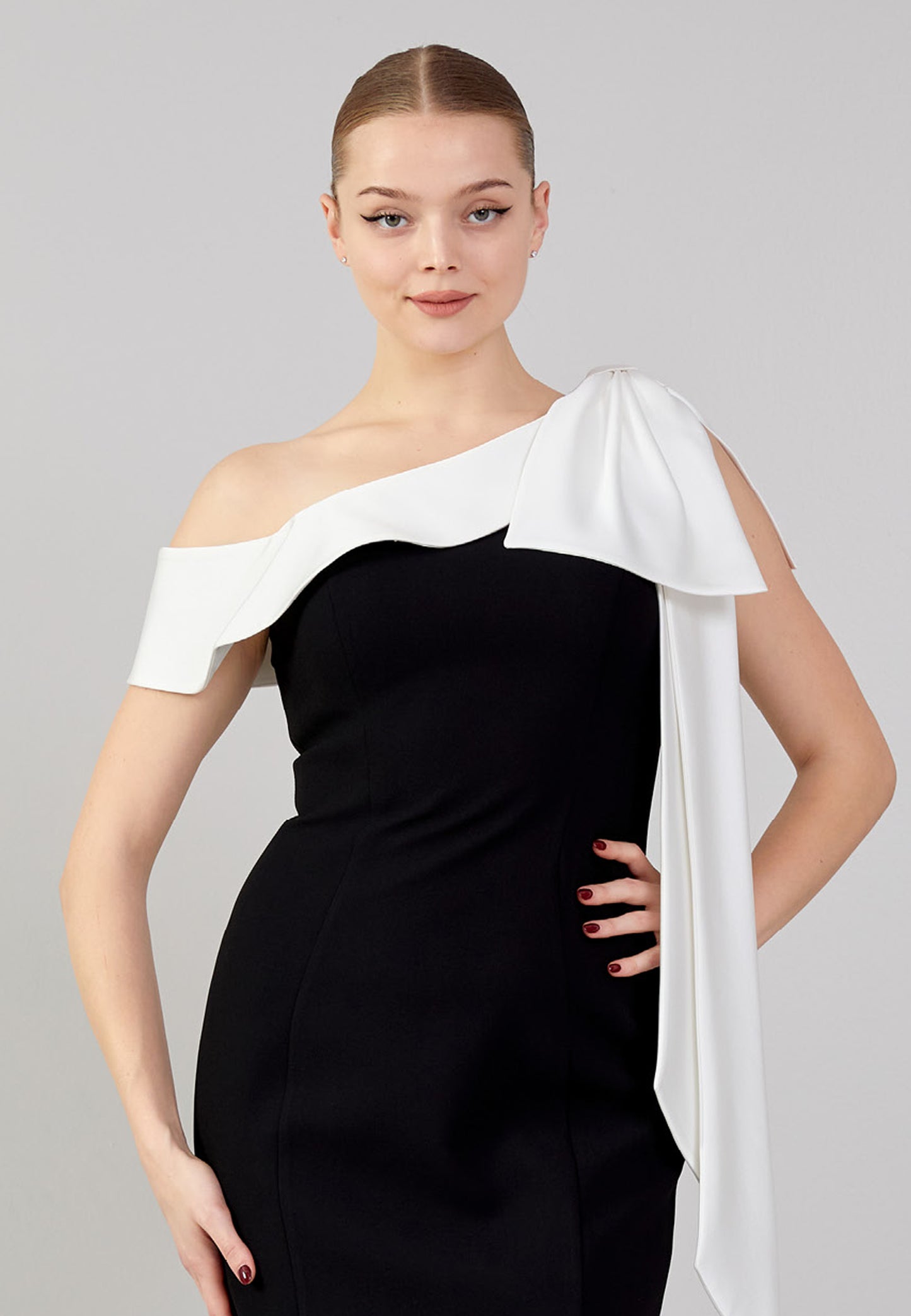 ELEGANT BLACK AND WHITE BOW MIDI DRESS