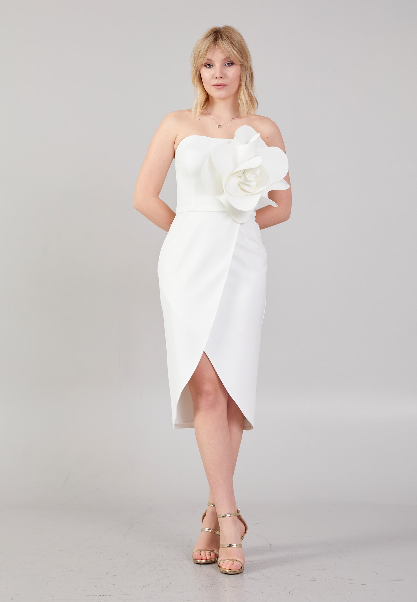 STRAPLESS WHITE FLOWER DRESS