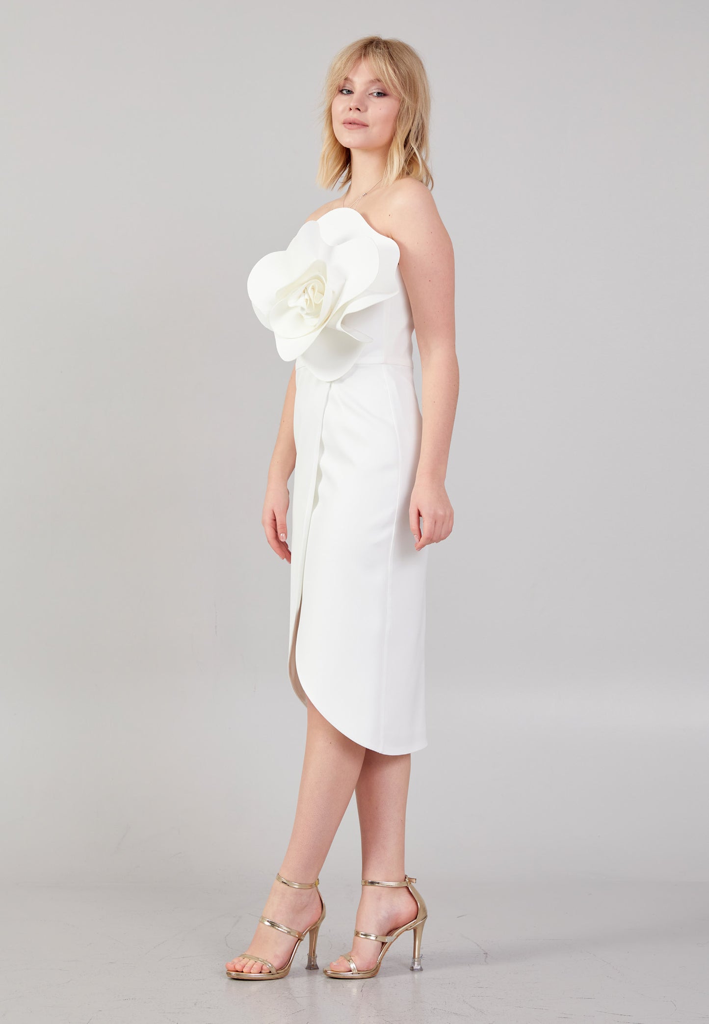 STRAPLESS WHITE FLOWER DRESS