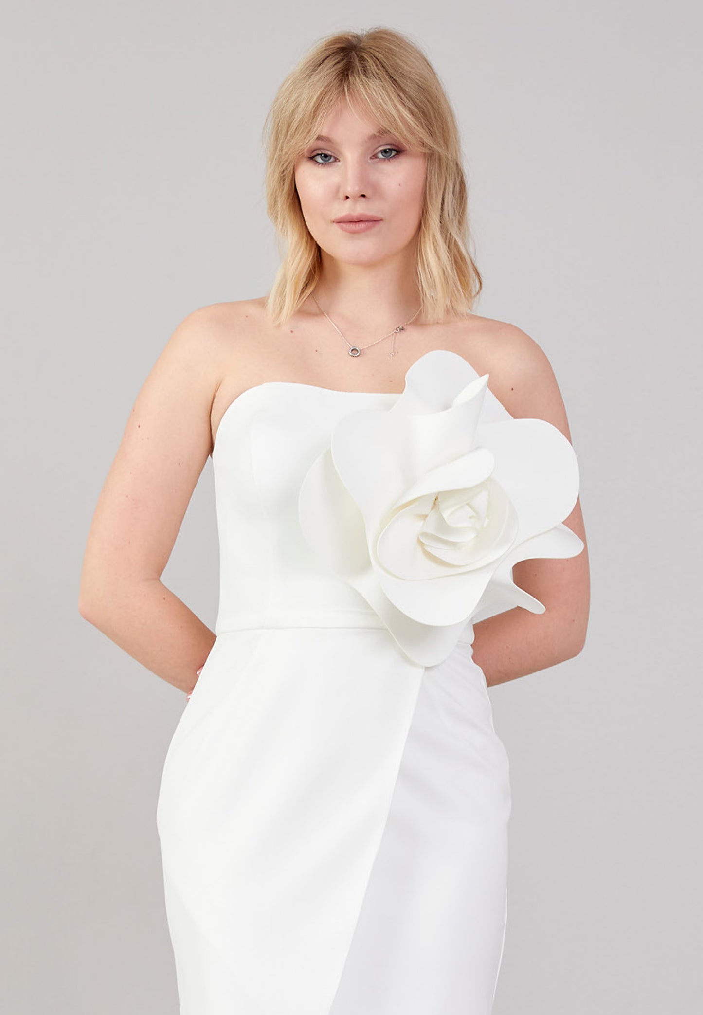STRAPLESS WHITE FLOWER DRESS