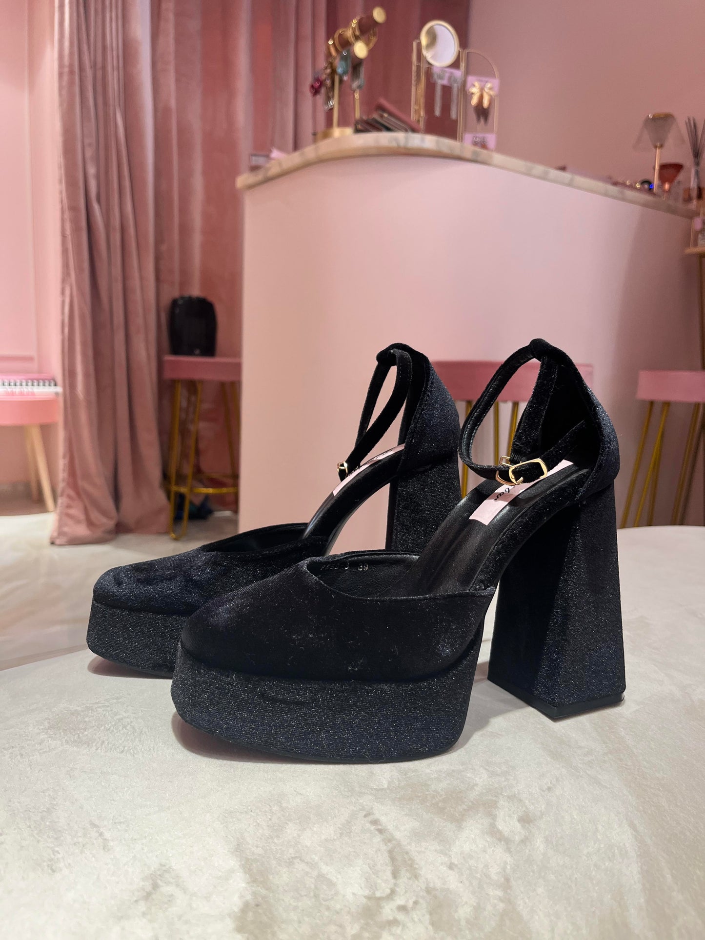 BLACK VELVET PLATEFORM HEELS