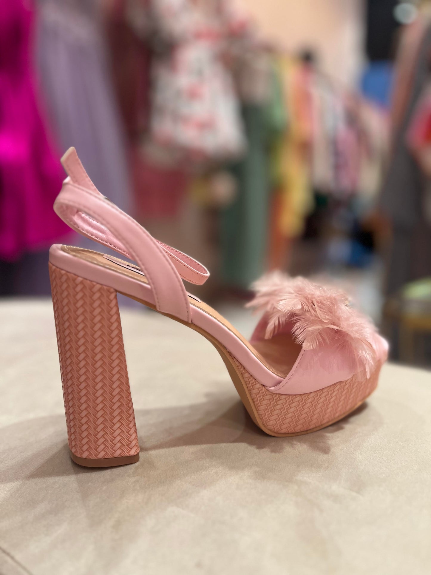 LIGHT PINK FEATHERS CRYSTAL PLAFORMS HEEL
