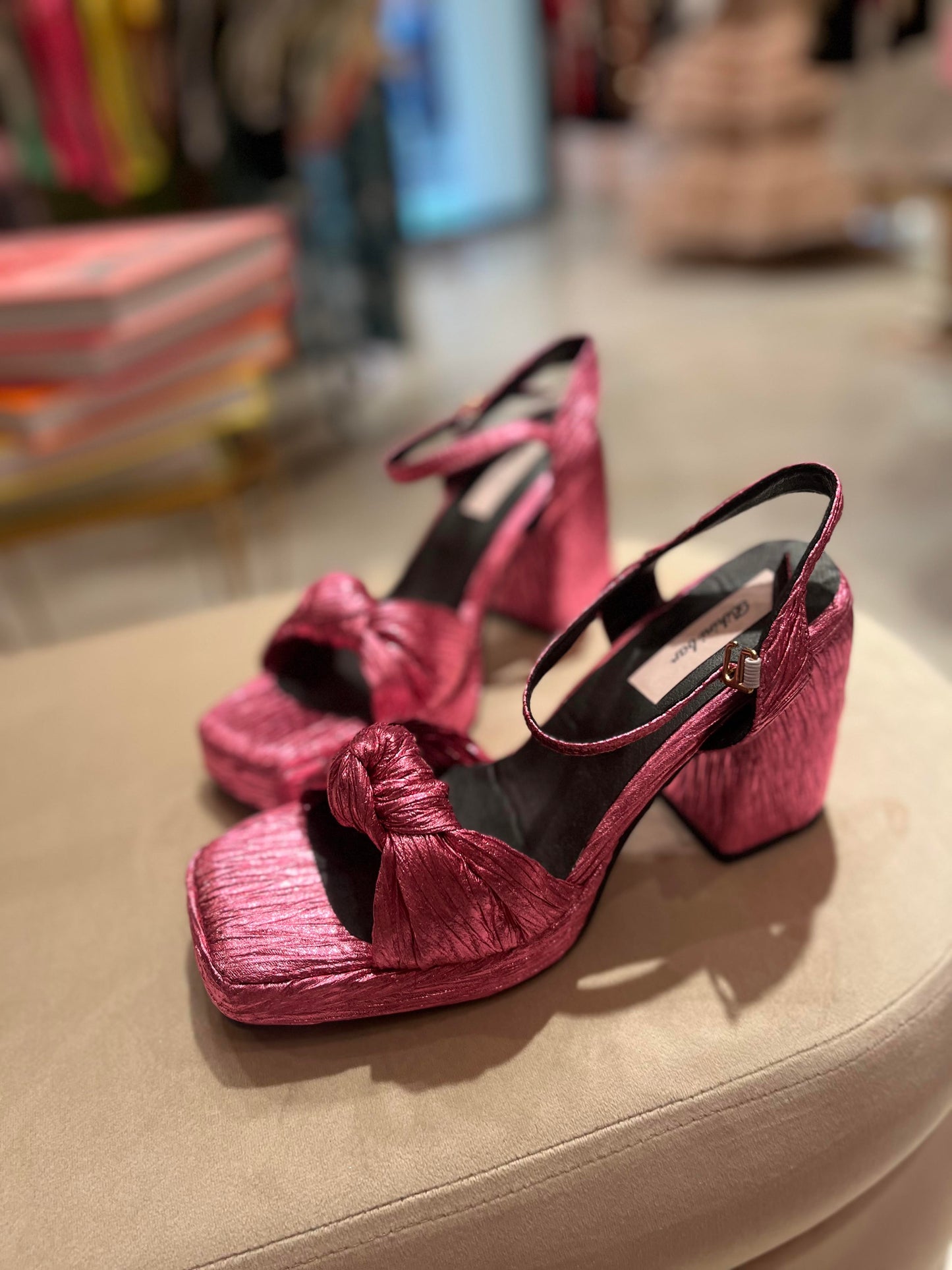 METALLIC PINK TWISTED BOW SANDALS