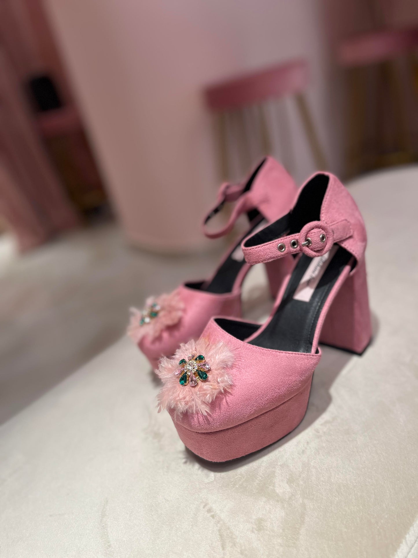 PINK SUEDE PLATEFORM FEATHER TRIM