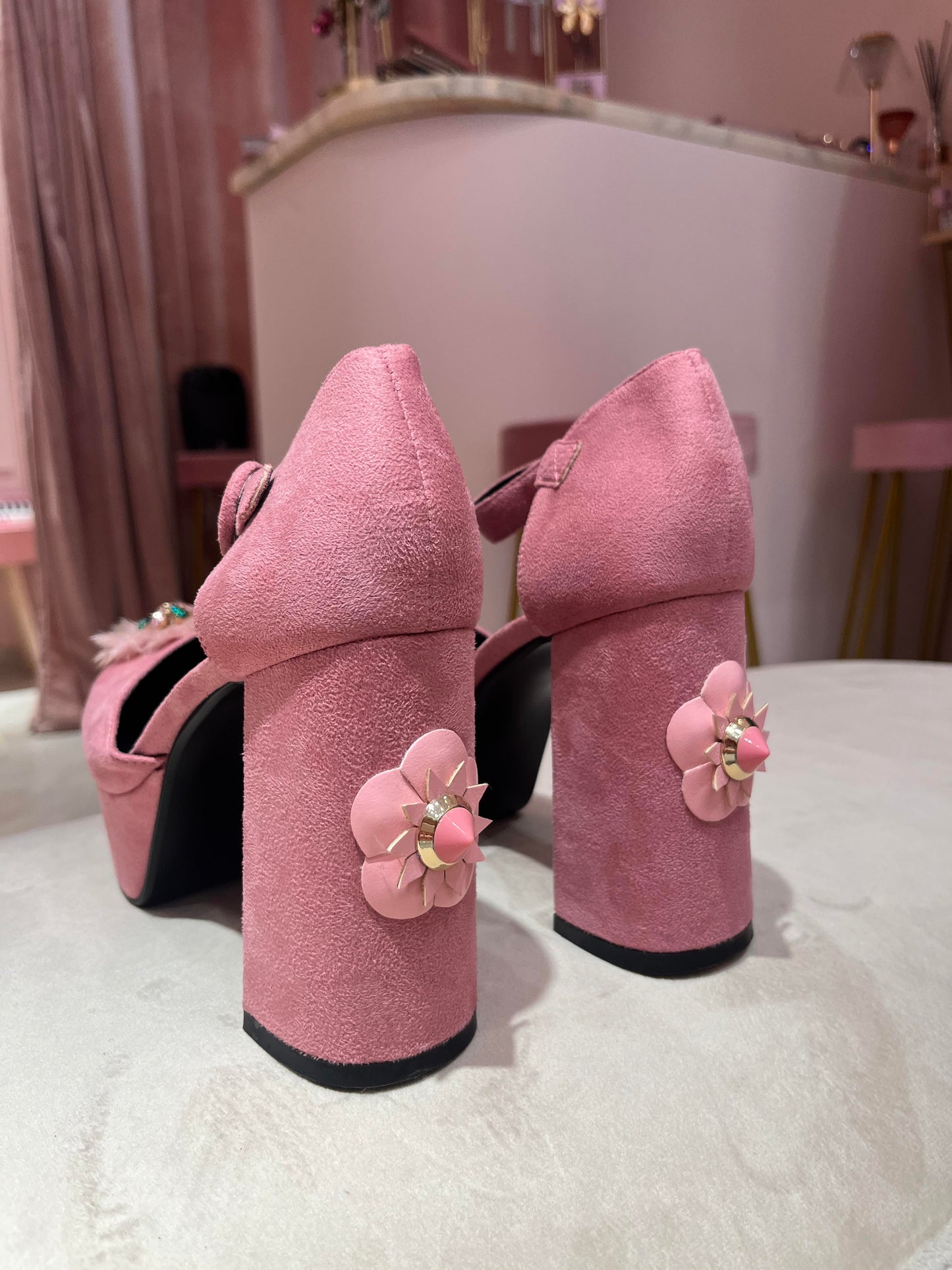 PINK SUEDE PLATEFORM FEATHER TRIM