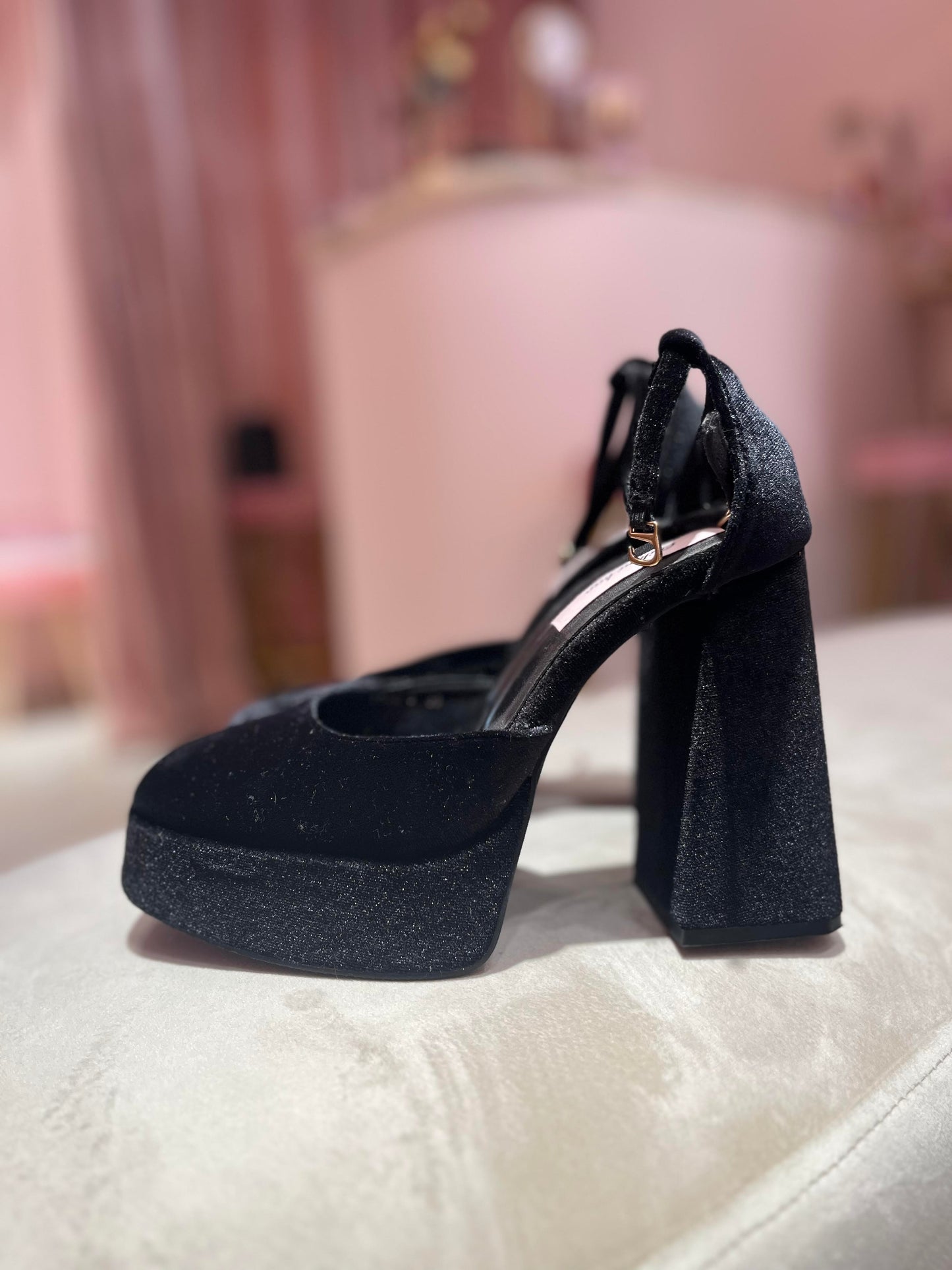 BLACK VELVET PLATEFORM HEELS