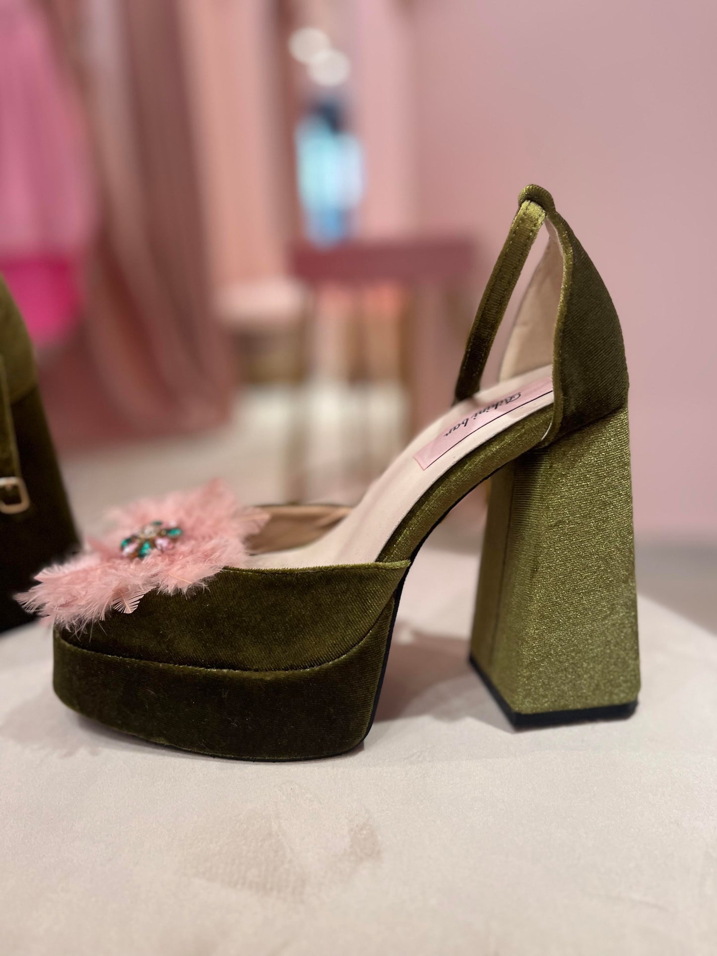 GREEN VELVET PLATEFORMS HEELS